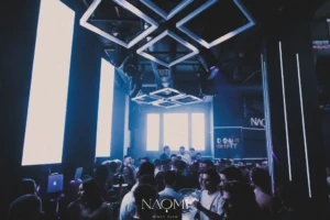 378503292_122114109728035313_4309908006225836124_n-1024x683-1-300x200 Naomi Club Θεσσαλονίκη Λαδάδικα Τηλέφωνο 2025