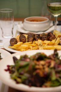 472516281_898151179199710_4012583406308761843_n-200x300 Grec Ρεμπεταδικο λαδαδικα Θεσσαλονικη Τηλέφωνο