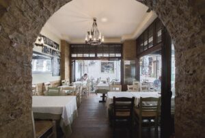 48380892_2270368552982845_6189409934984085504_n-300x202 Ούζο στον Πίνακα Μουσικοταβέρνα Τηλέφωνο Θεσσαλονίκη