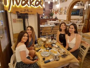 487406572_10049701718382784_5275737620346362363_n-300x225 Ούζο στον Πίνακα Μουσικοταβέρνα Τηλέφωνο Θεσσαλονίκη