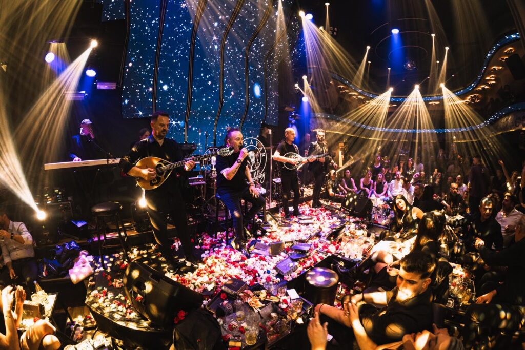 493409913_1083733123780459_8577163828257699268_n-1024x683 Ensayar Live stage Θεσσαλονίκη Μάκης Δημάκης Ραζή 2026