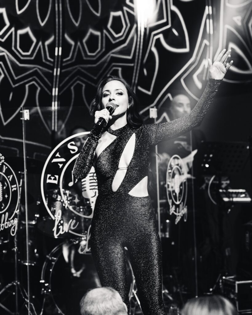 494292156_18270973225285144_1673426111414059371_n-819x1024 Ensayar Live stage Θεσσαλονίκη Μάκης Δημάκης Ραζή 2026