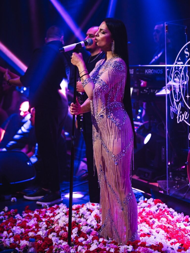 579878375_18296953537285144_5749638958708904938_n-768x1024 Ensayar Live stage Θεσσαλονίκη Μάκης Δημάκης Ραζή 2026